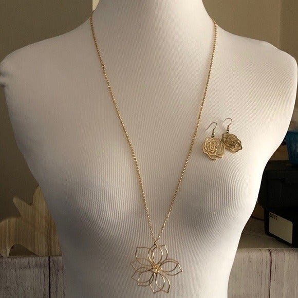 Charming Charlie Wire Flower Necklace & Earrings - Picture 4 of 11